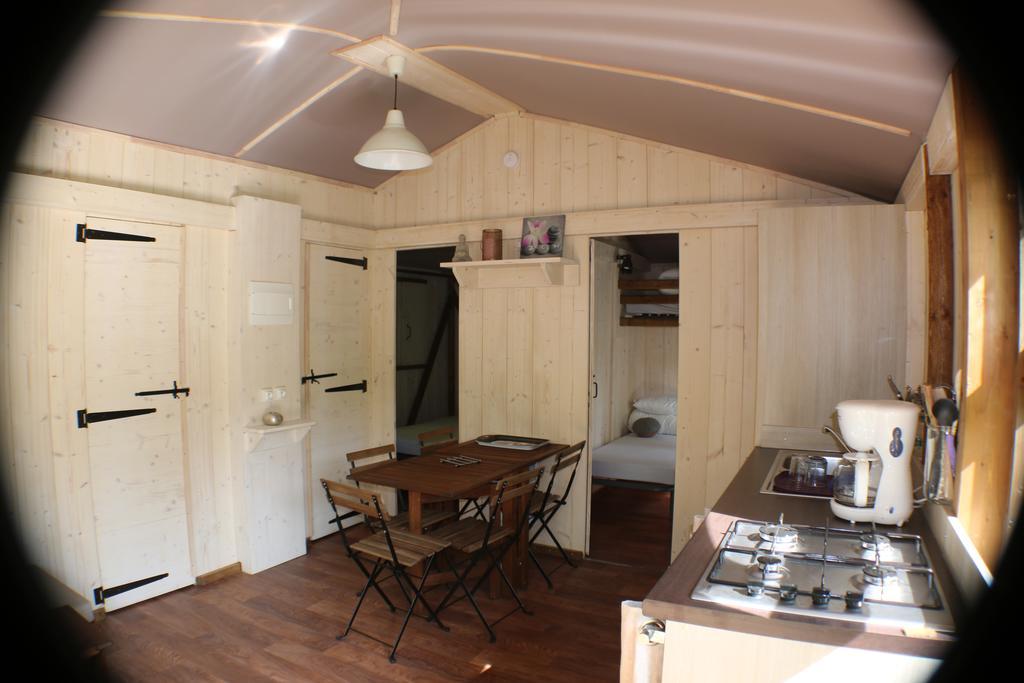 Camping Moulin De Chaules Saint-Constant Esterno foto